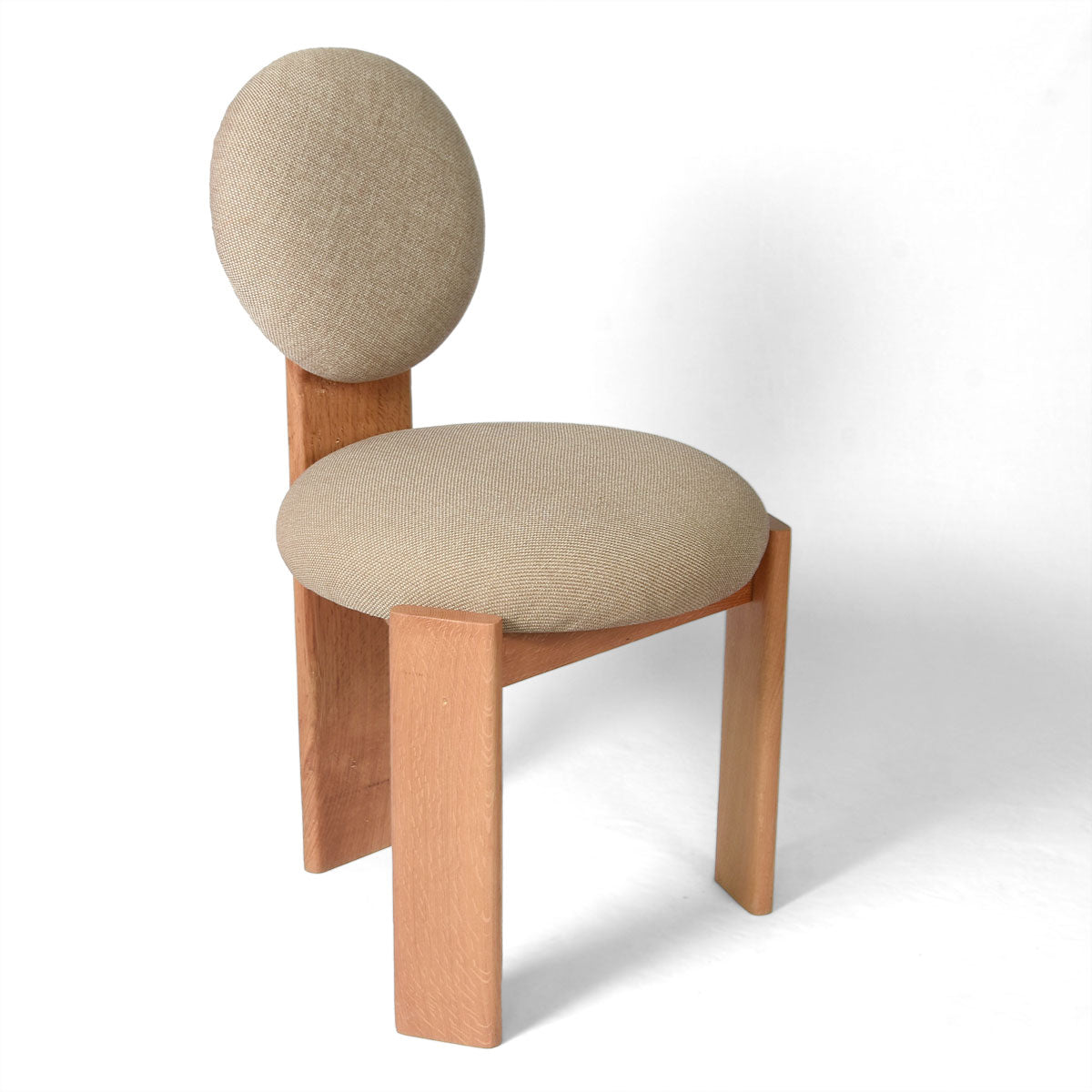 Luna Accent Chair – A Sculptural Masterpiece of Comfort & Style