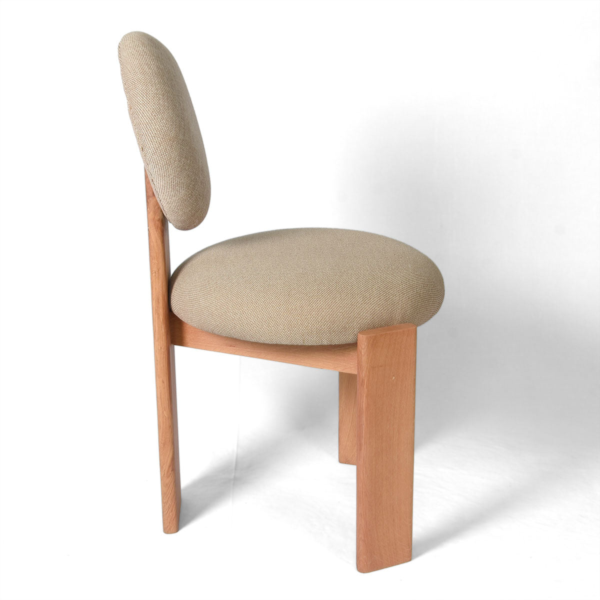 Luna Accent Chair – A Sculptural Masterpiece of Comfort & Style