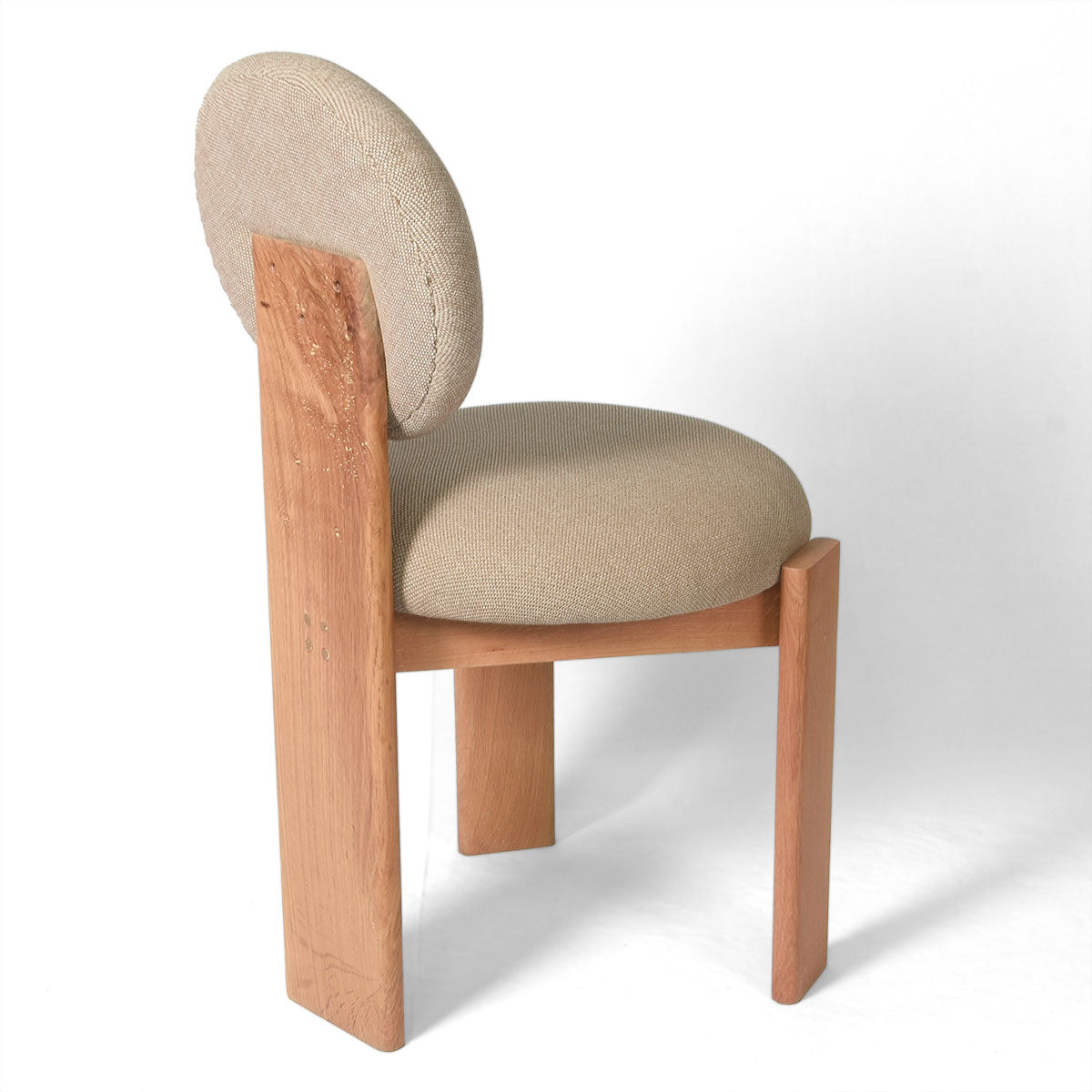 Luna Accent Chair – A Sculptural Masterpiece of Comfort & Style