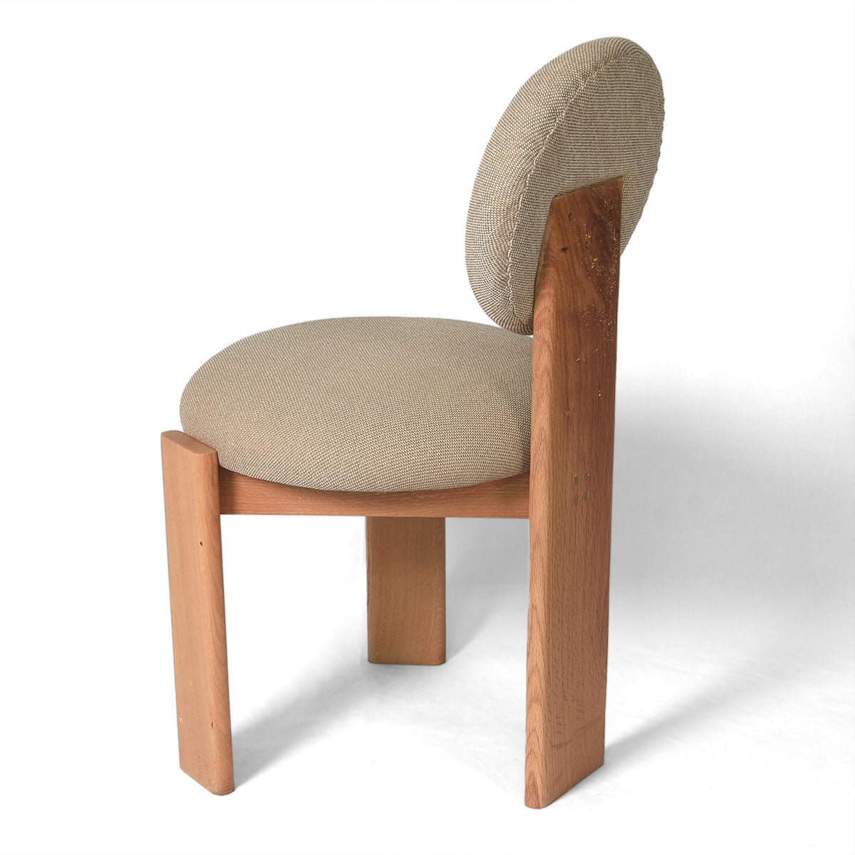 Luna Accent Chair – A Sculptural Masterpiece of Comfort & Style