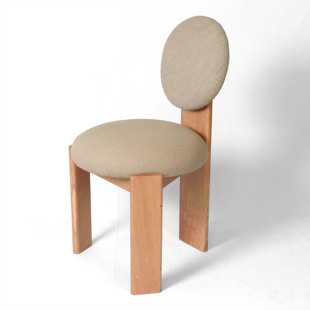 Luna Accent Chair – A Sculptural Masterpiece of Comfort & Style