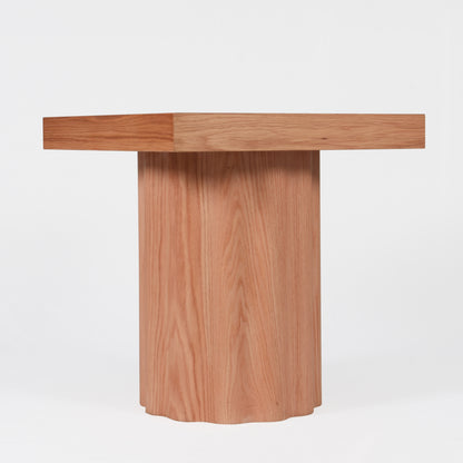 Scalloped Pedestal Side Table – A Statement of Natural Elegance
